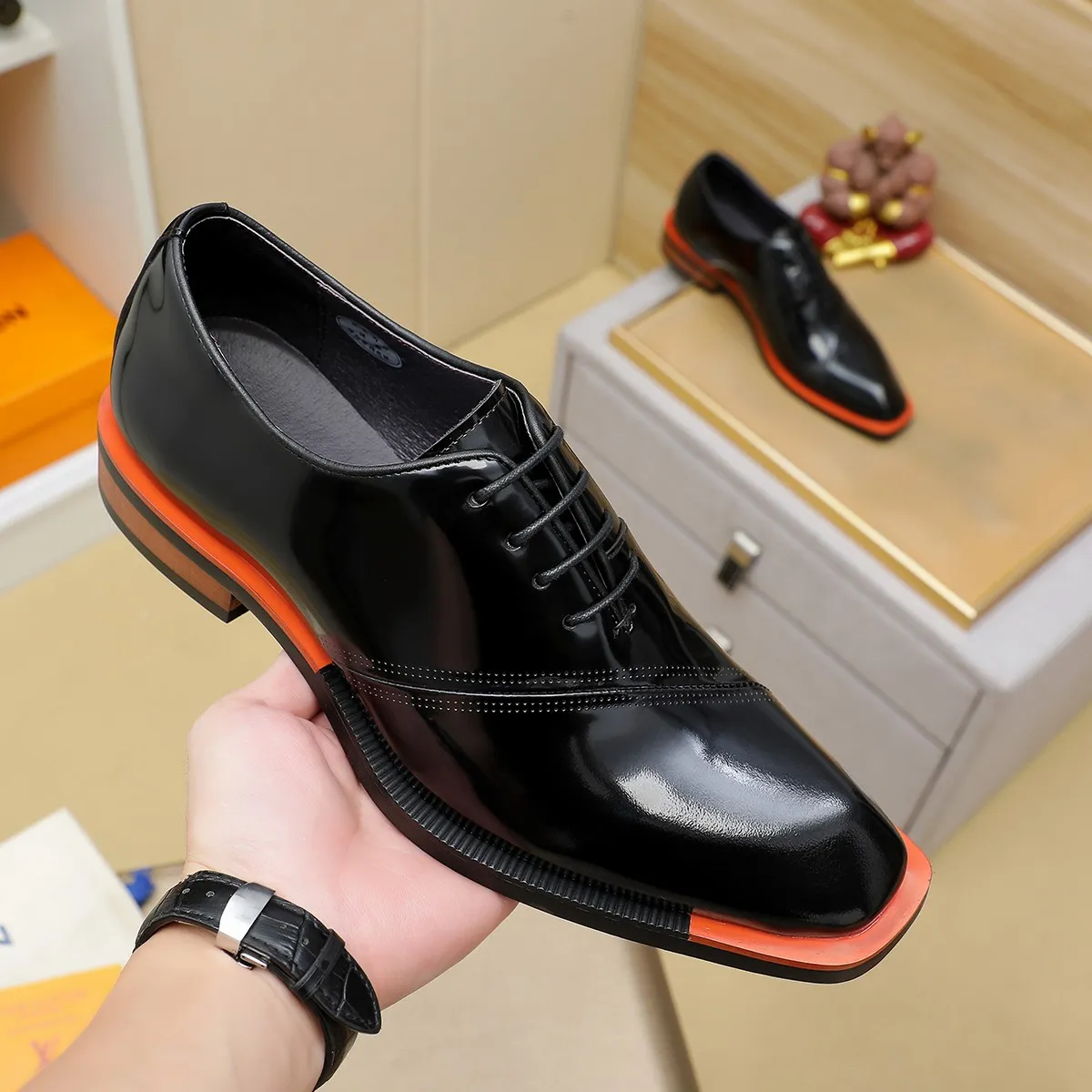 Men's shoes 💰620 💰 Louis Vuitton LV ® Autumn and Winter 🆕 models 🔛Full shoe counter First layer cowhide, 🐂leather lined casual shoes for men, super soft outsole, essential for driving. Counter synchronized original first layer cowhide completely 1:1 mold customization 🌹Top version, 2 colors available! Number: 38-45 (37.46. Customized)
